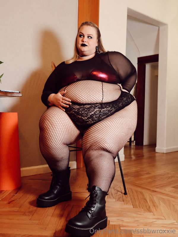 Obese Goth GF 💀🔮🪦 12
