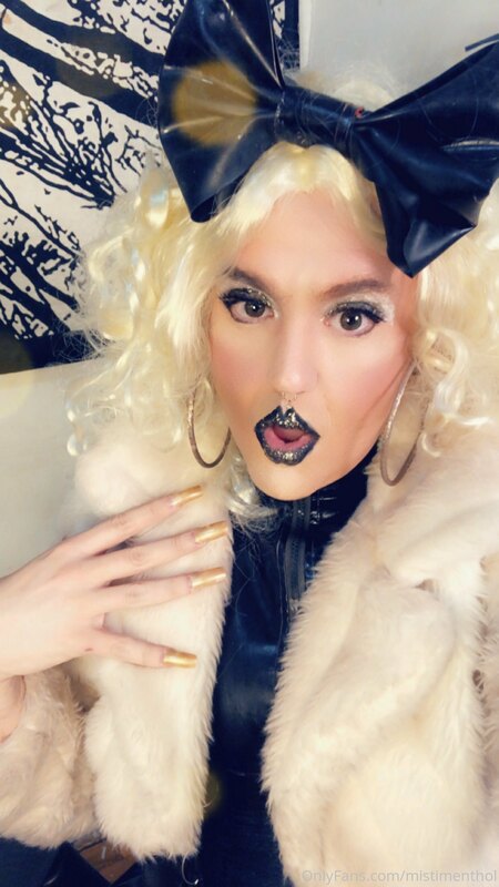 Gold Nails - Black Vinyl - White Fur 6