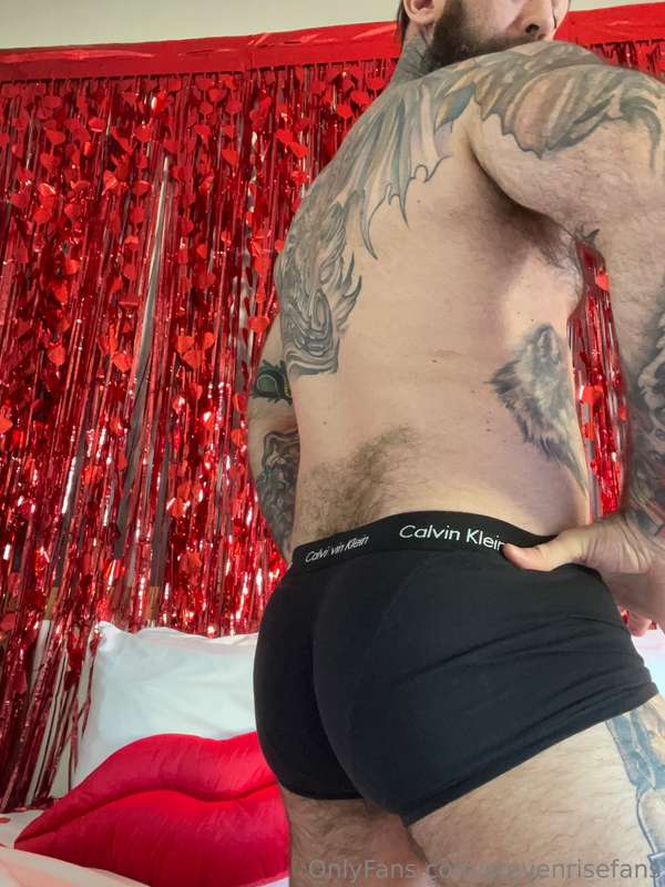 More sexy pics from Xbiz, I’m having such a blast in Los Ang.. 2
