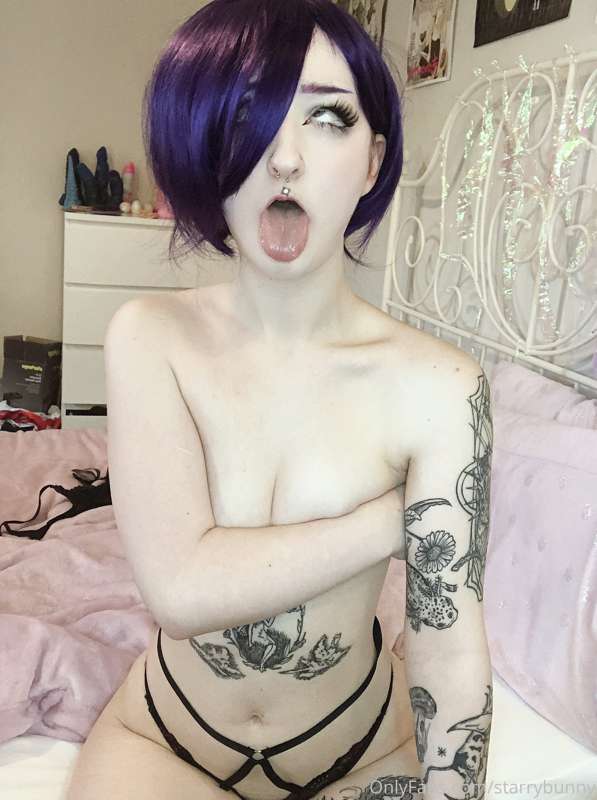 Full Tokyo ghoul Touka cosplay set, some ahegao vids and tea.. 25