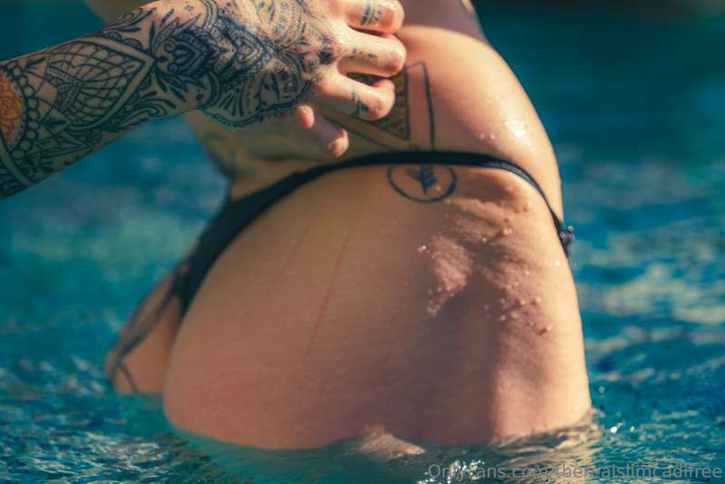 Feelin hot in a hot tub 🥵 16