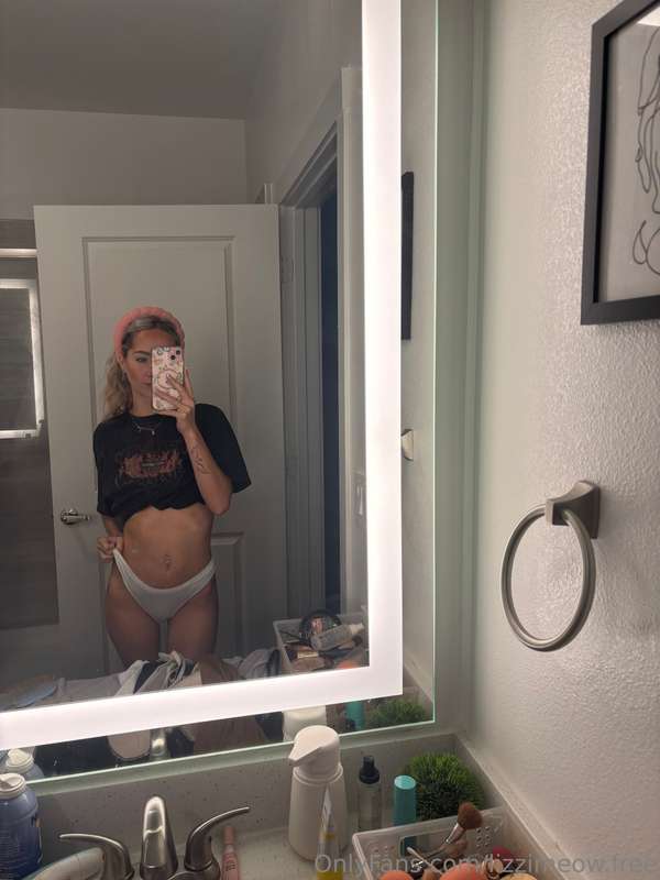 Mirror nudes 🤍