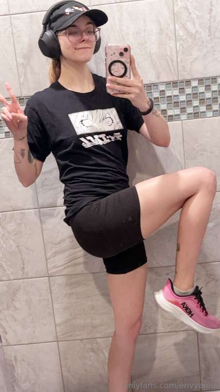 IM SO PUMPED 😫😫😫😫😫😫 you can’t tell how sweaty I am but I had.. 32