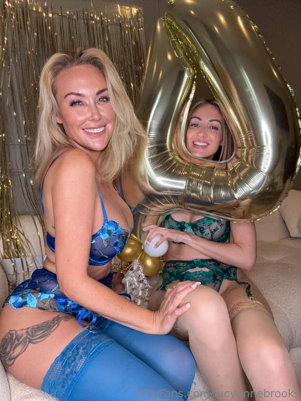 HAPPY ANNIVERSARY JESS 🎉🍾Guys make sure you’re spoiling this..