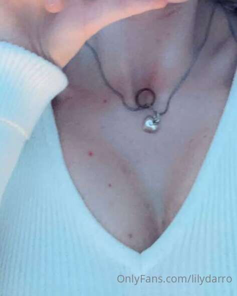 Swipe for cleavage.  PS I got nose pierced 1