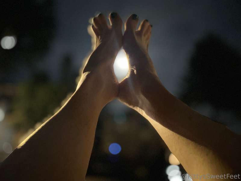 II captured these photos during last month’s lunar eclipse b..