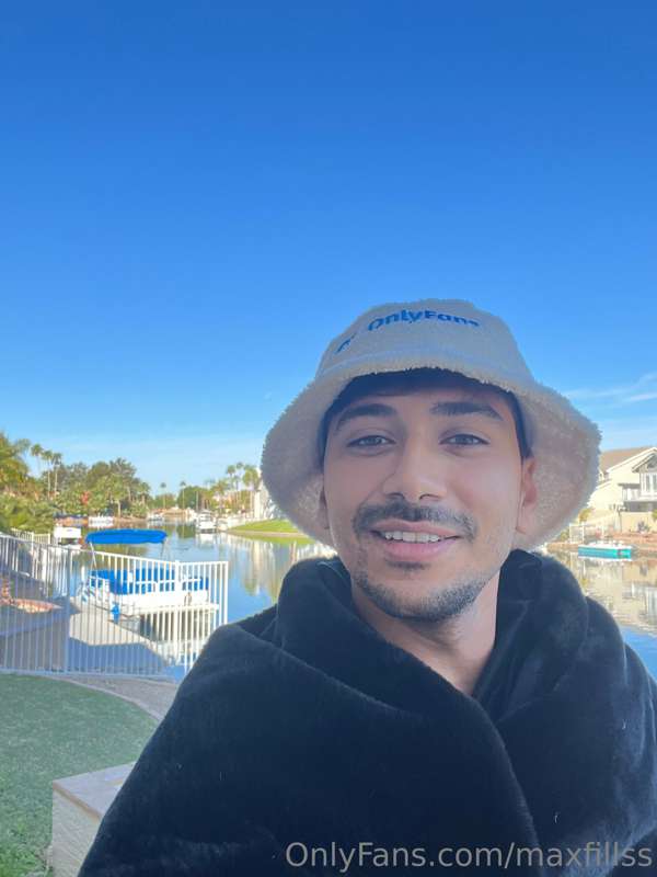 Check out the hat 👀 1