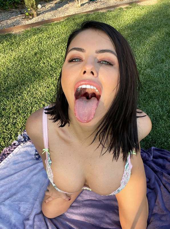 ***THIRSTY THURSDAY!*** Are you thirsty today babe? 😈