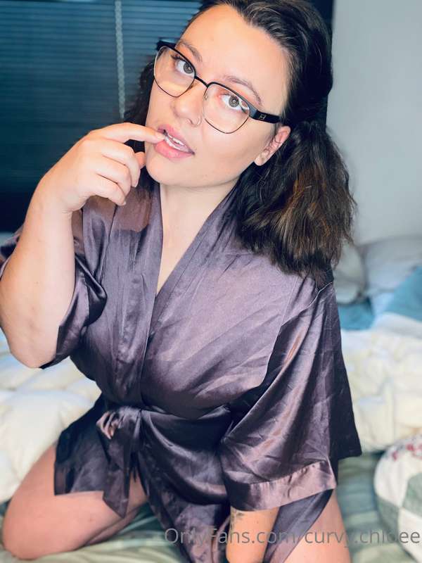 wearing this robe makes me feel sexy, check out my posts bel.. 2