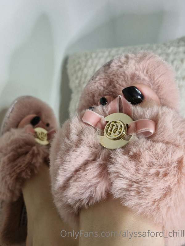 new slippers 😍😍