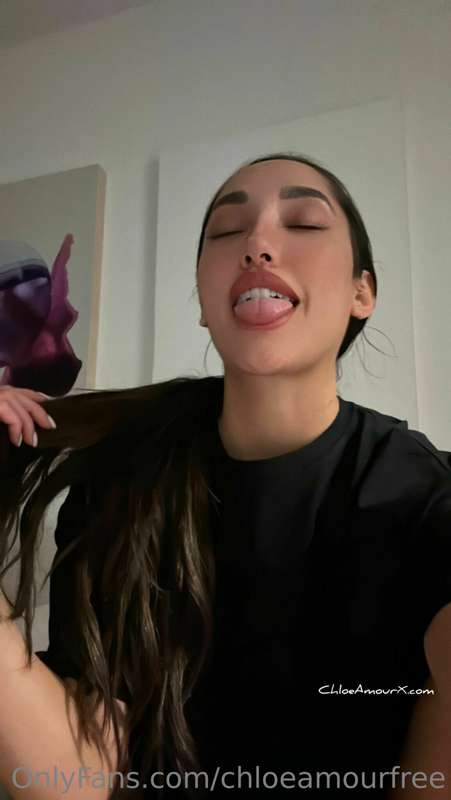 It's the weekend. Go crazy! 👅