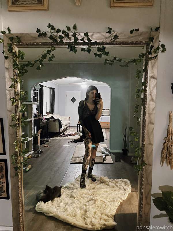 i feel like a fairy 🖤 2