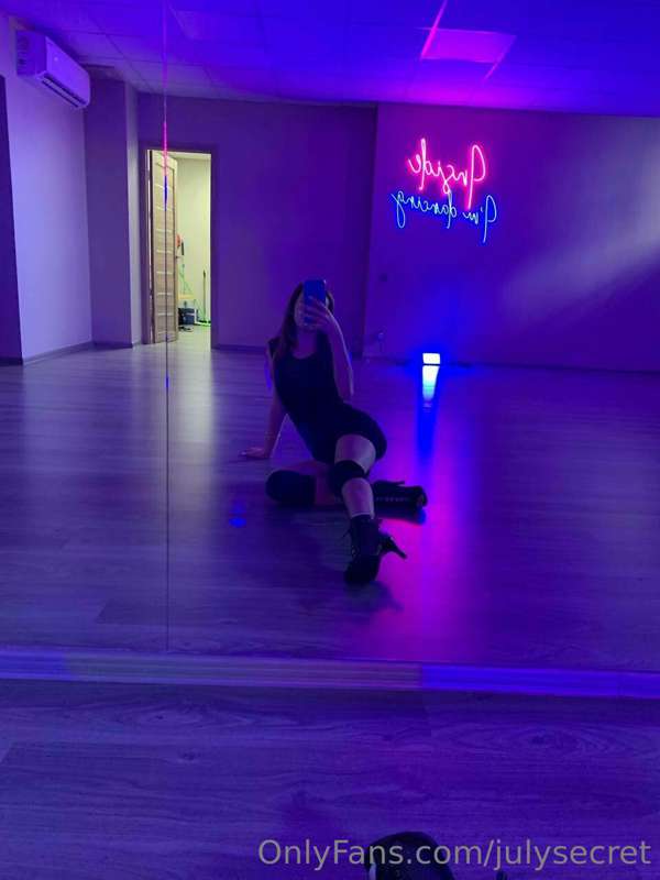dancer time! i`m starting to be a proffesional
who wants to .. 1