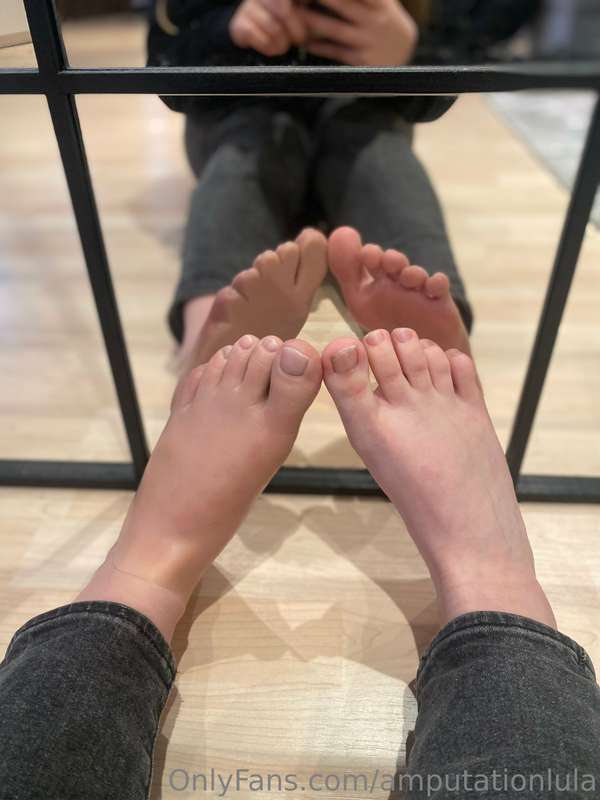 Can you spot the prosthetic? 😜