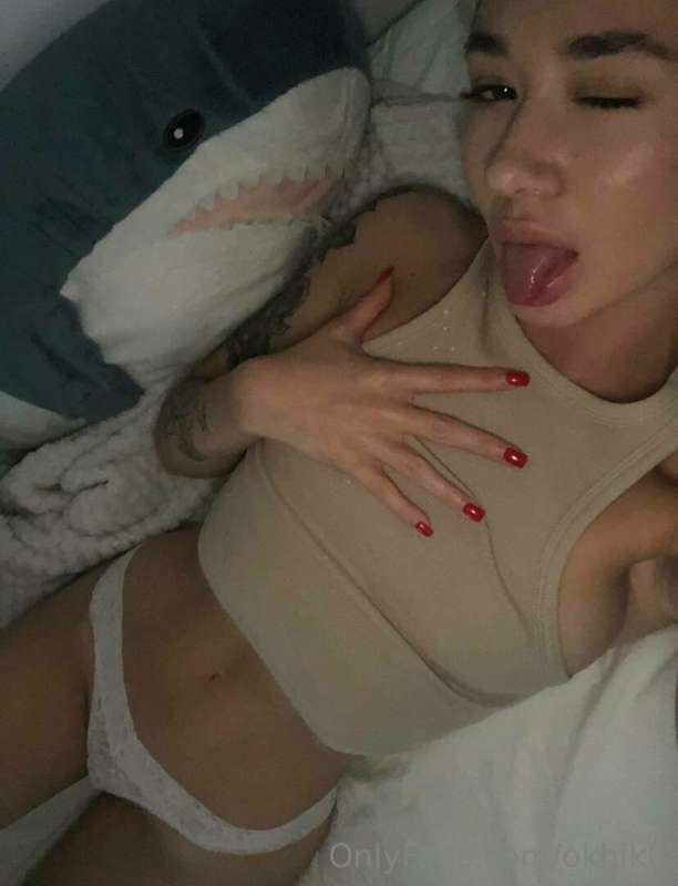 Mmm baby I'm so lonely in this bed, come here soon😈😈😈