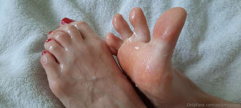 Is honey and my sweet feet too much sugar yet? 🦶🍯Lick it off.. 4