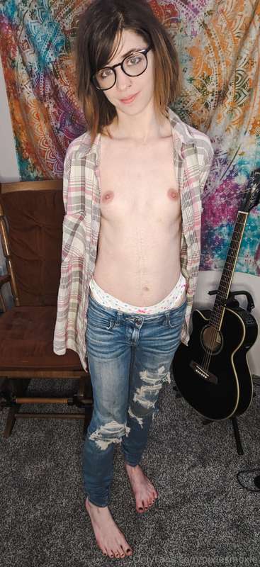 Pixiesmoxie - Onlyfans - 08 Apr, 2024 1