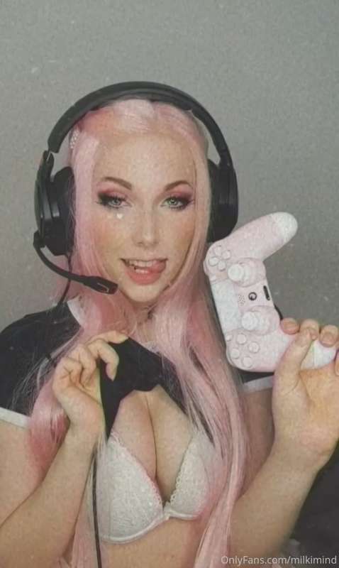 I'm your dirty little gamergirlfriend 💦🎮 let's play 🤫 1