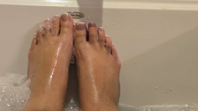 Since you're doing such a shitty job cleaning my feet, now y.. 3