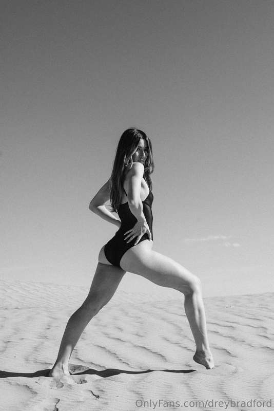 Creating magic at the sand dunes w/ @eriktranberg 🤍 1