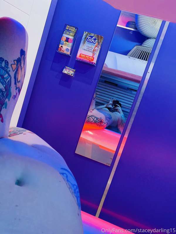 When it’s 30 degrees outside we go for a sunbed 😌 (trying to..