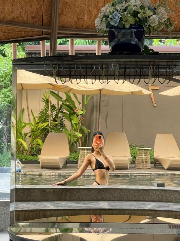spend the day at the pool with me 🤭 do you think you could s.. 1