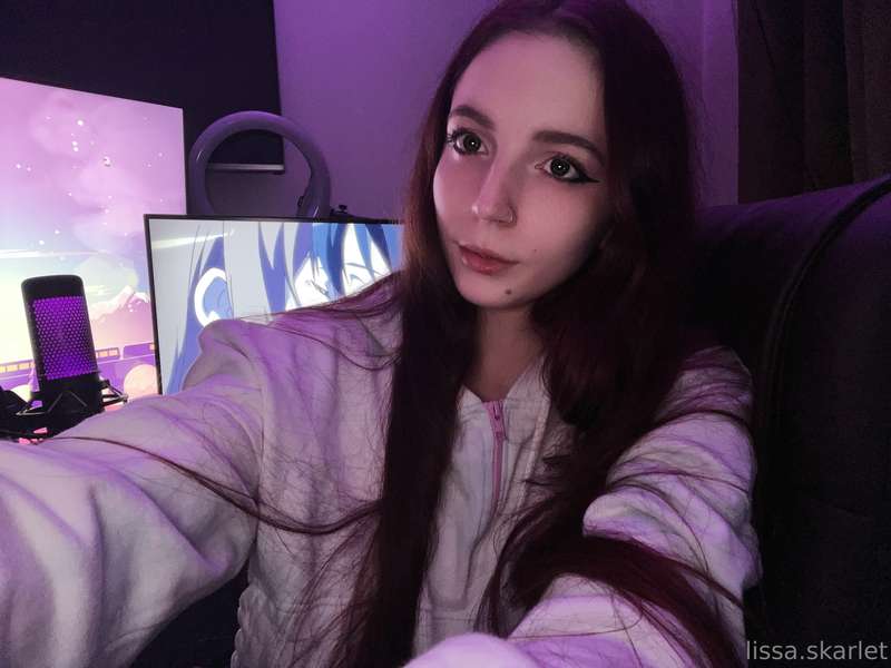 I look at you while watching anime🥺👉🏻👈🏻