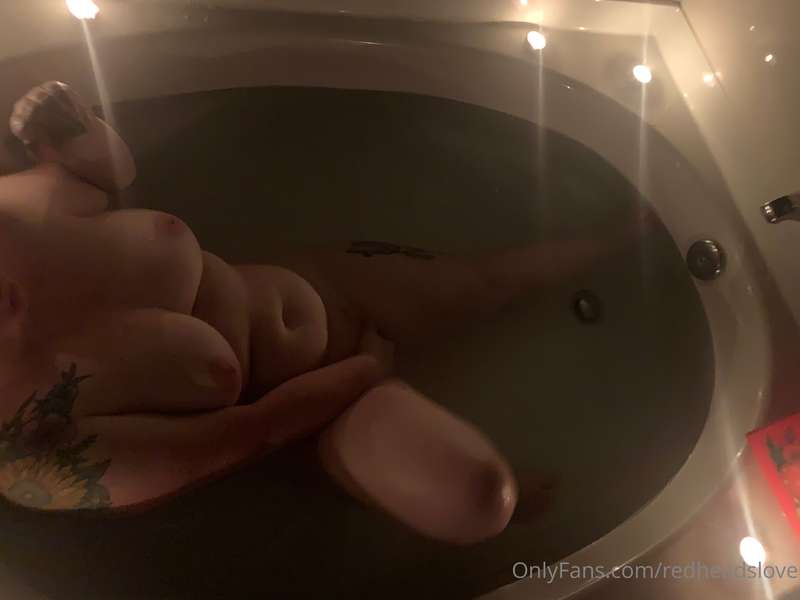 Snapped a few pics while in the bath🍒🛁 4