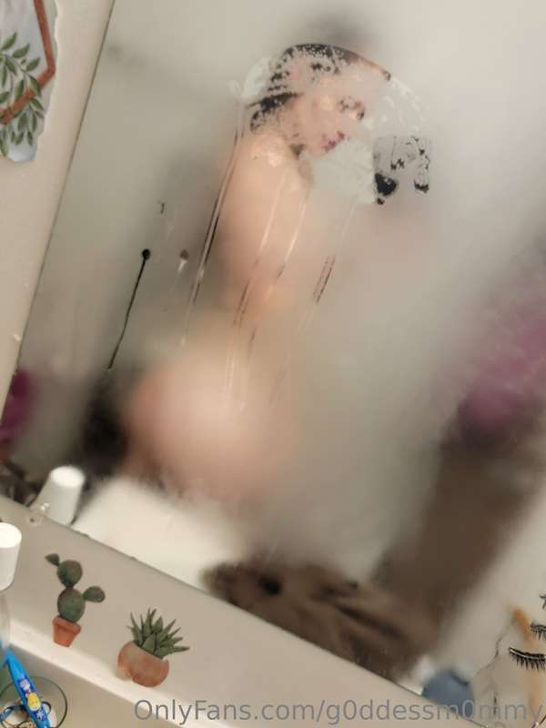 A little steamy after my shower 🚿 😌 5