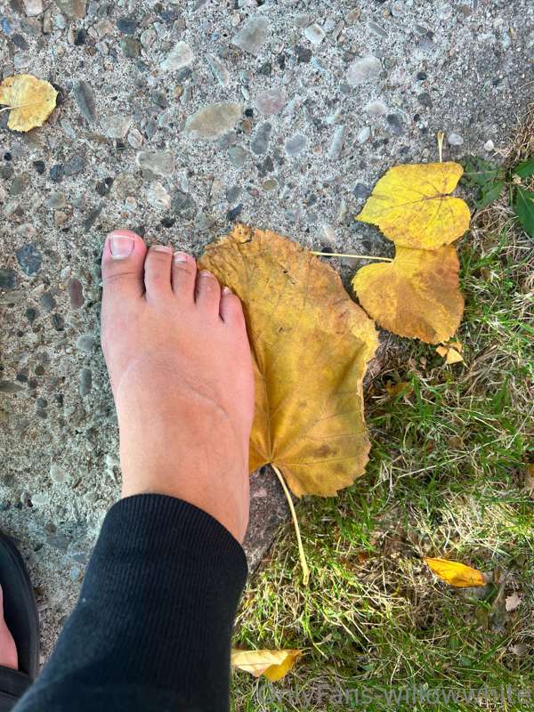 went for a walk, this is for the feet guys xo 😘 4