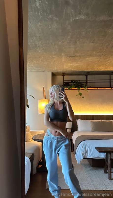 goodmorning i made it to nyc 💕off to get my new house keys!!..