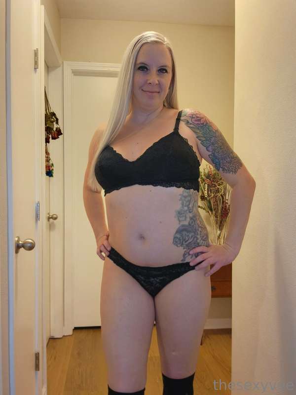 **Good morning! 💋 Enjoy a sexy little strip tease!** 🍒🍑 10