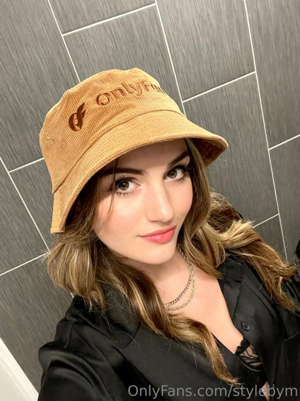 These new bucket hats from OF merch are so cute 💫✨