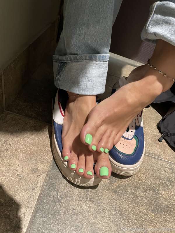 New color 💚😋 I really hope u guys like it 🤗 going home now !.. 9