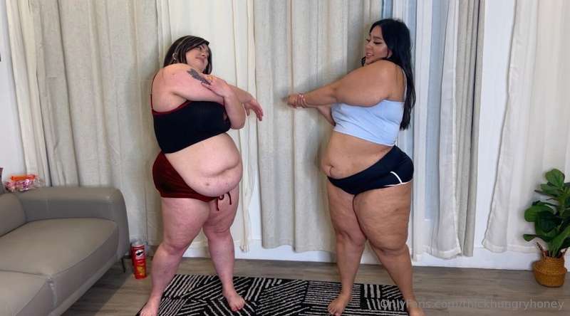 Two hot fatties stretching is definitely better than one 🥵🐽 5