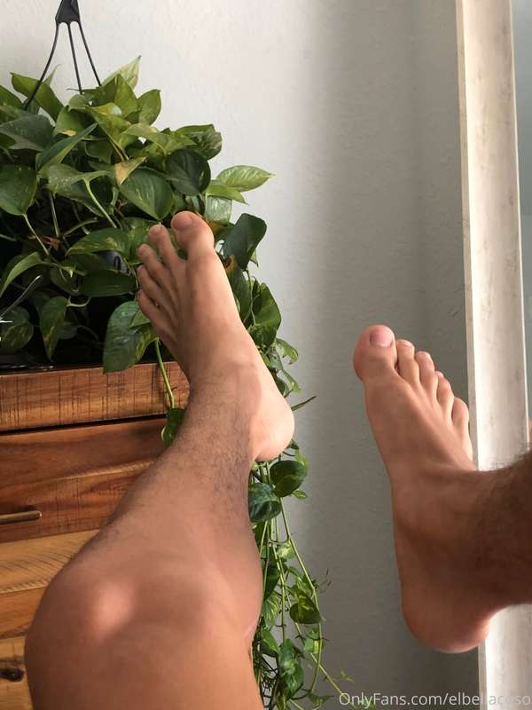 Some foot content 🦶🏼🦶🏼🦶🏼Let me know if you guys wanna see mo.. 1