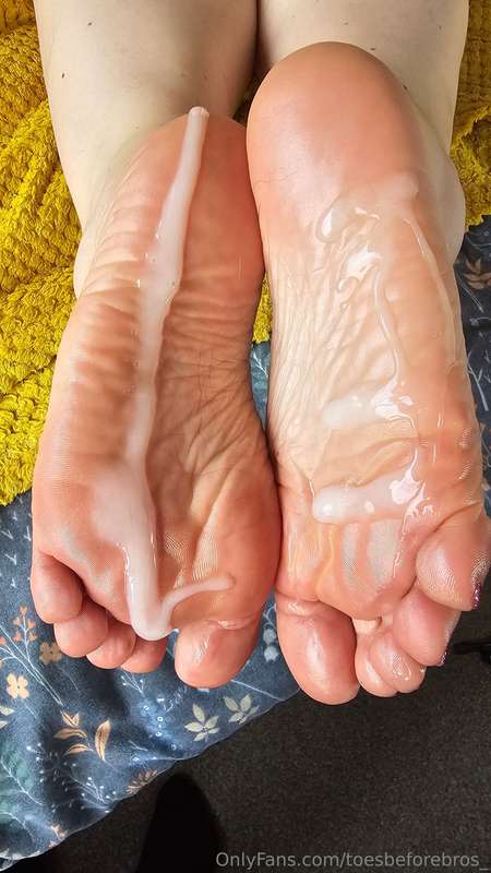 Feeling @softsoles.prettytoesxoxo all over my 🍆 before I 💦 9