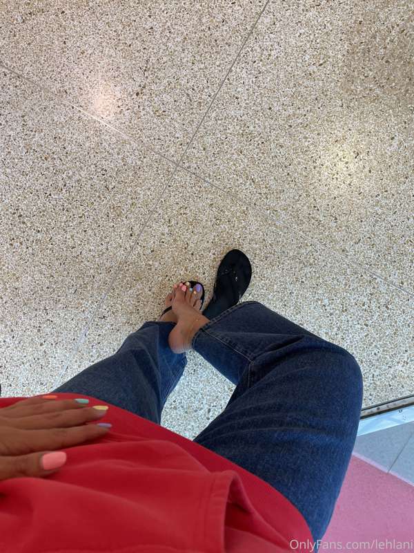 Finally home 😩 lots to post, lots to live stream, lots of dm.. 3