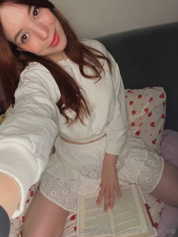 Reading is my best way to travel to new worlds! 📚✨ I love ge..