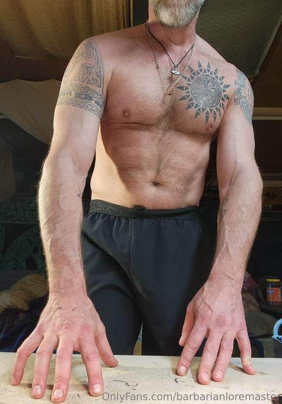 For those of you who like hands, and fat cocks
