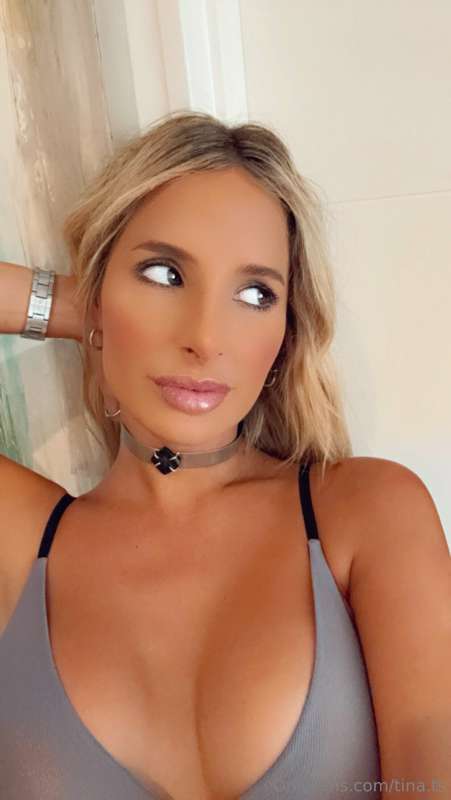 Do you like my accessories? For me, they're an essential par..