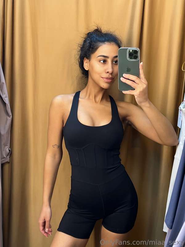 "Want to know what's behind this sexy photo? Enter my world ..