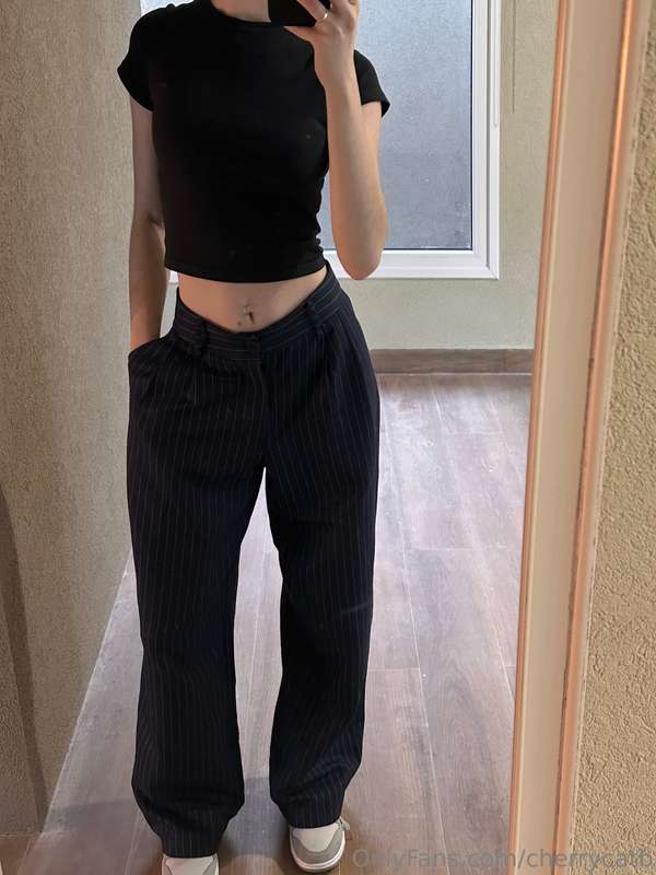 Sending 3 custom pics to everyone who tip $5 😋🎁