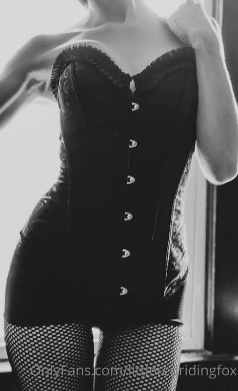Just a little bit more of me playing dress up the other day ..