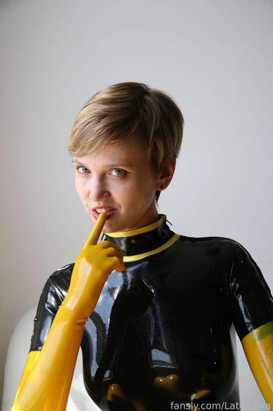 Latexdiva - Fansly - 09 Nov, 2022 5