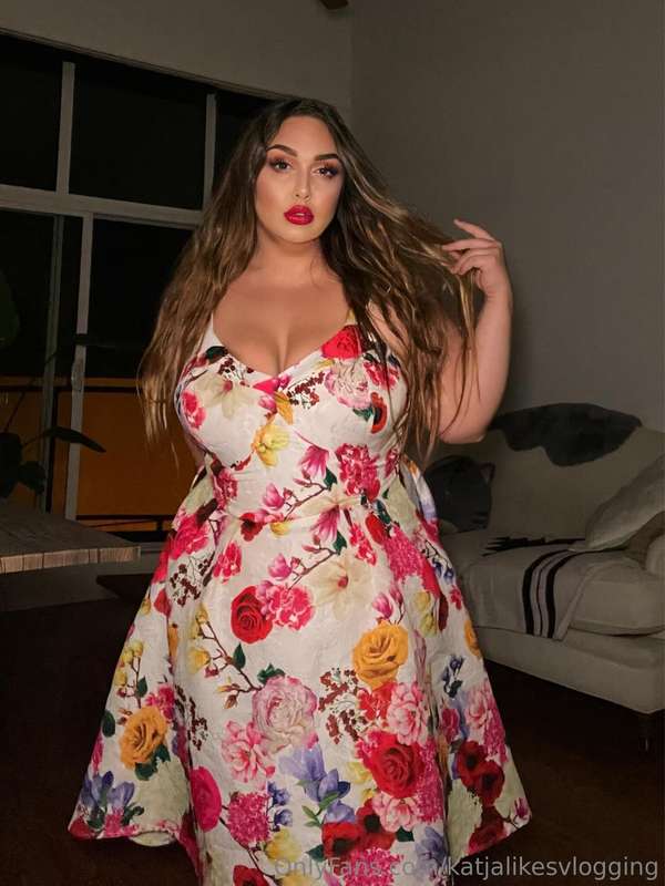 Do you like this dress?@katjauncensored 