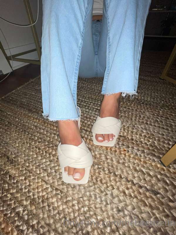 Sooo tan with french tips. Hottest combo there is 🔥 1