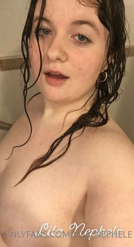 Shower party! 🎉 I love to play in the water💦😏 1