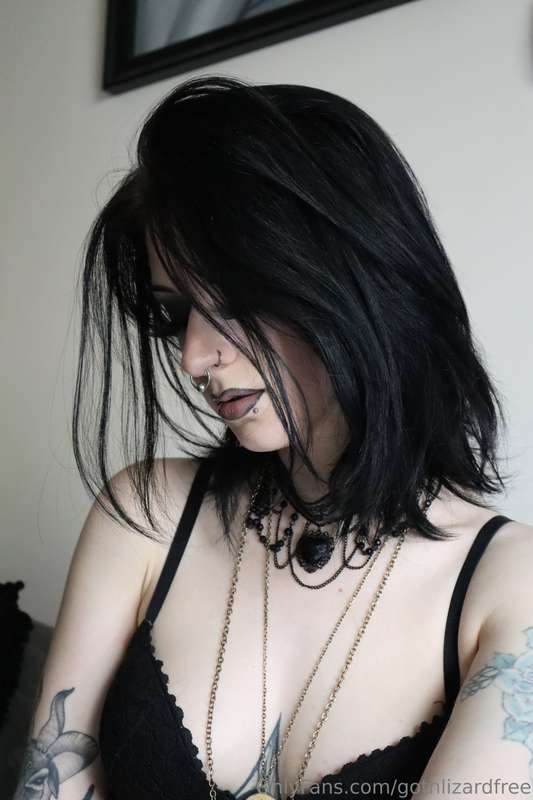 Tell me how hot I am. It makes me so wet 2