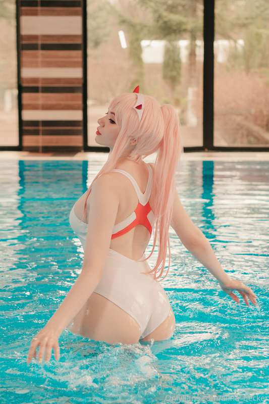 perf weather for summer cosplays in the pool right???
